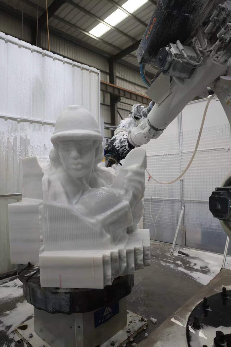 KUKA 机器人辅助粗坯 · 工业级精度